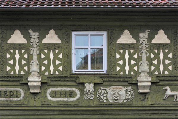 Details on Jorg Hofmann House