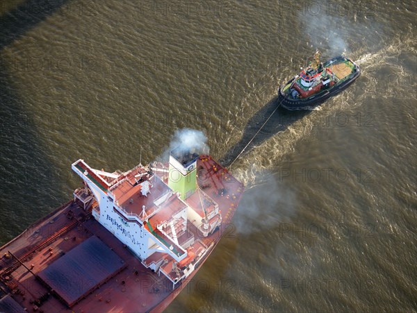 Bugsier 9 tug boat towing the Bergebulk Arctic from the harbor