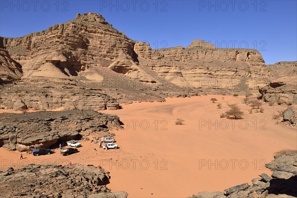 Group of tourists resting at Tiseteka Canyon