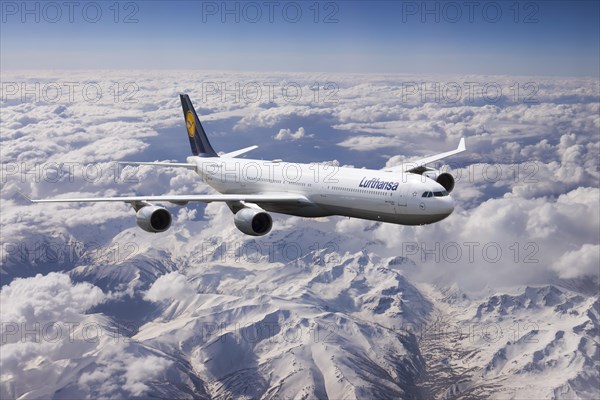 Lufthansa Airbus A340 in flight