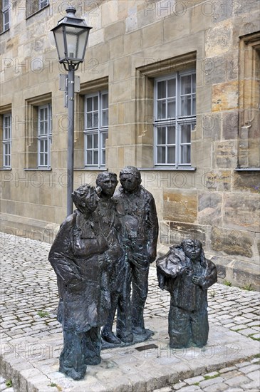 Group of Figures 'Am Treffpunkt' or meeting place by Erika Maria Lankes