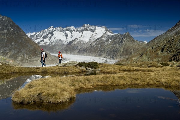 Mountain lake and hikers on Bettmerhorn Mountain