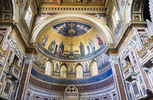 Apse of the choir with mosaics by Jacopo Torriti and Jacopo da Camerino