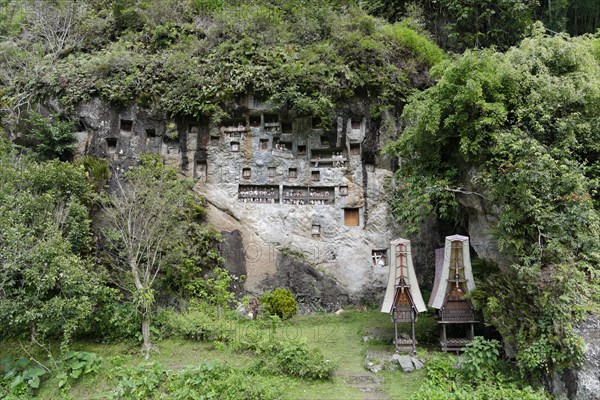 Hanging graves