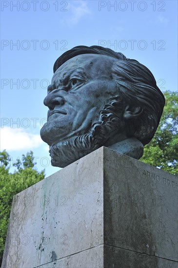 Bronze bust of the composer Richard Wagner