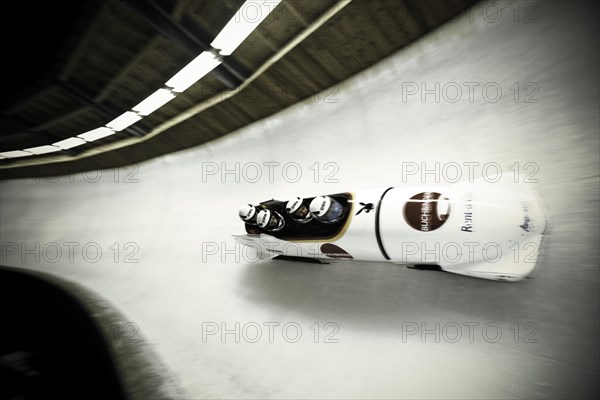 Race bob in the ice channel