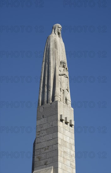 Statue on the Pont de la Tournelle bridge