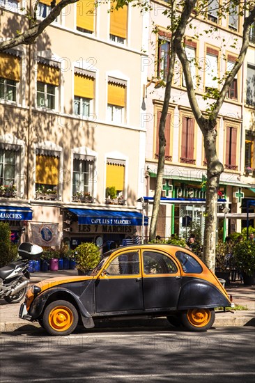 Citroen 2CV at Croix Rousse, Lyon