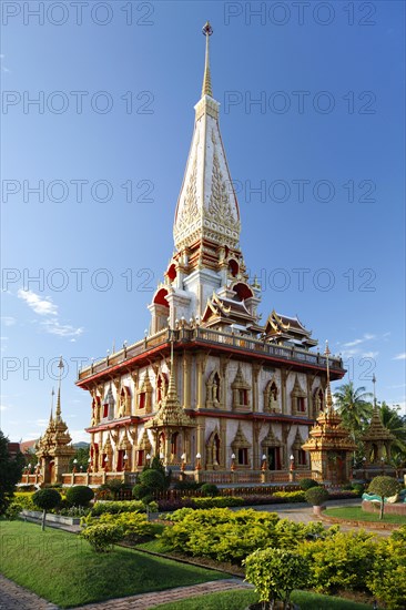 Garden surrounding Wat Chalong temple