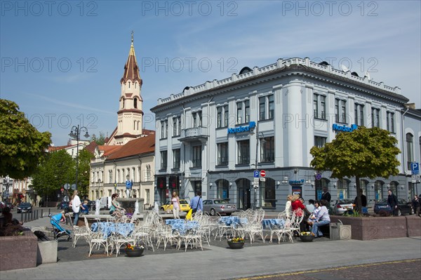 Town Hall square and St. Nicholas Church