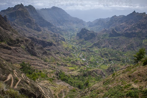 Hiking trails on the steep slopes of the Paul Valley