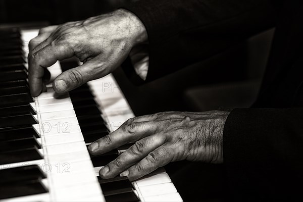 Hands of an organist