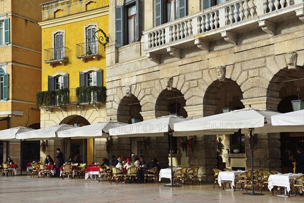 Cafes on Liston square