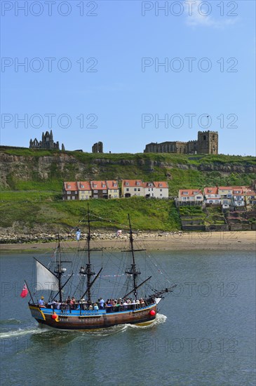 Historical excursion boat with three masts