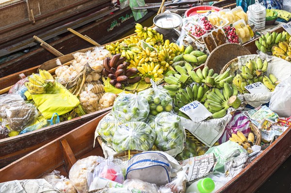 Damnoen Saduak floating market