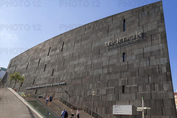 Facade with lettering 'MUMOK'