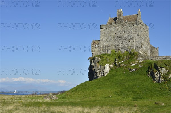 Duart Castle or Caisteal Dhubhairt