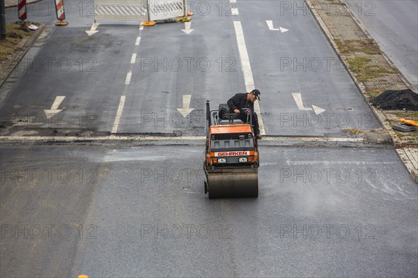 Roller compactor