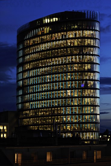 Uniqa Tower at night