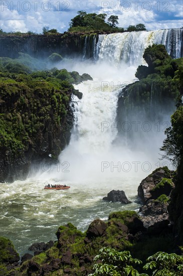 Jetboat underneath the Iguazu Falls