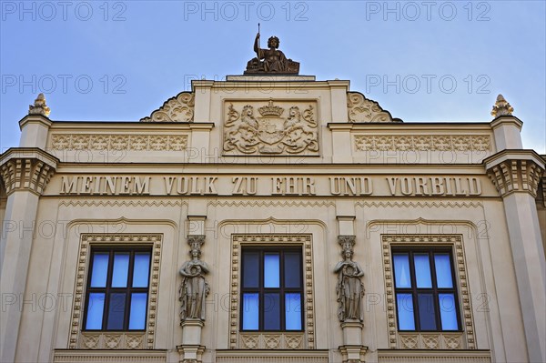 Gable figure and coat of arms