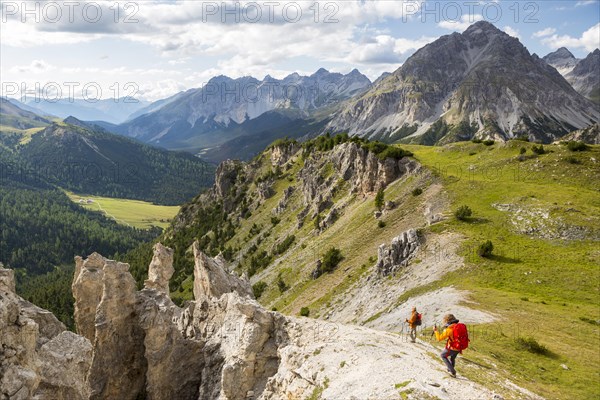 Hikers at Il Jalet