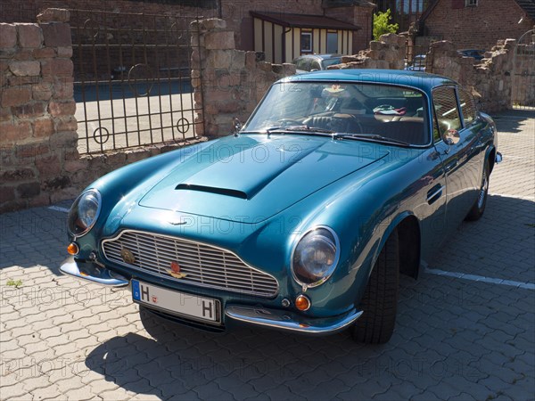 Aston Martin DB6 MKII Saloon