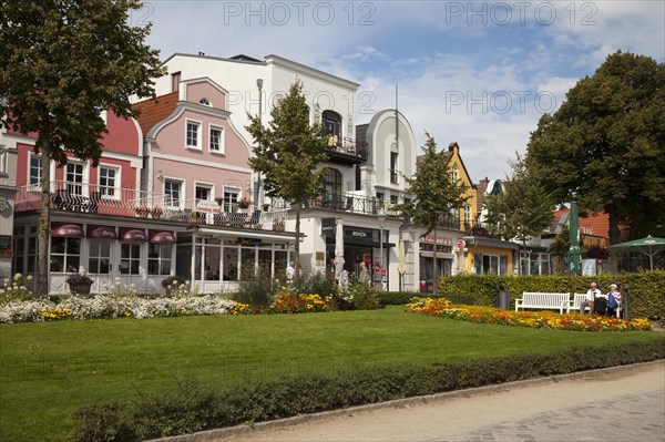 Promenade on the bank of the Warnow River