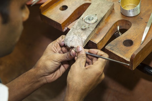 Jewelry production with emeralds and other precious stones