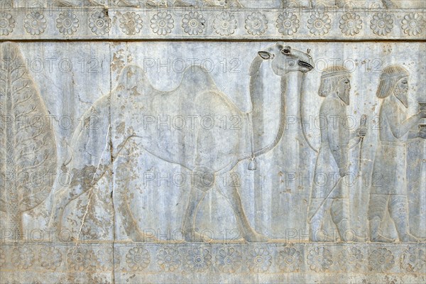 Delegation bas-relief