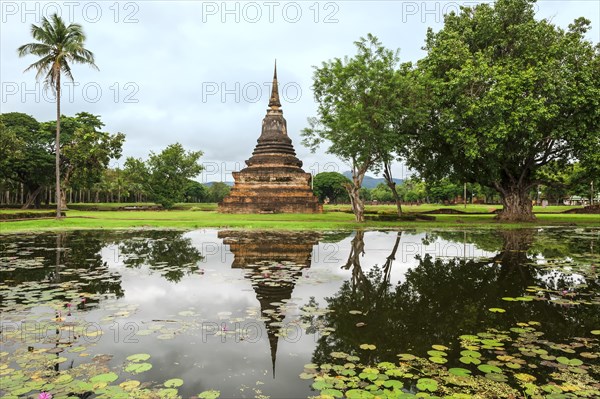 The ruins of Wat Phra Si Rattana Mahathat temple complex