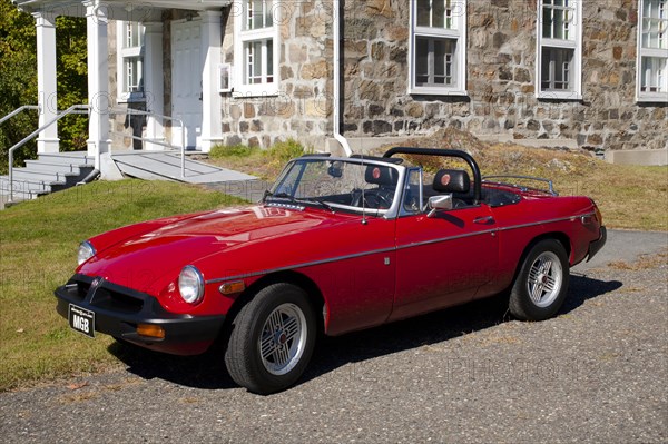 1977 MGB