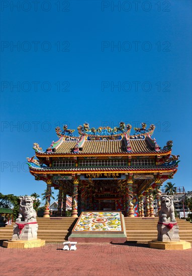 Lion sculptures at the entrance to the Chinese Chao Pu-Ya Shrine