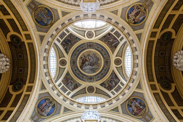 Dome of the entrance hall