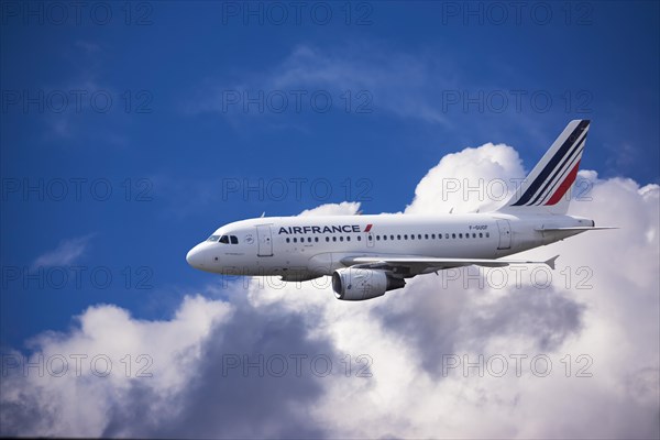 Air France Airbus A318-111 in flight