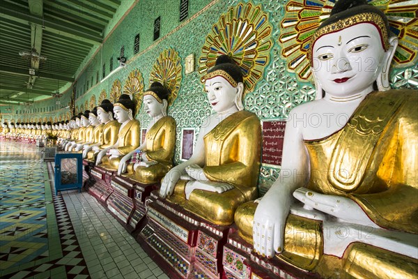 Many seated Buddha sculptures