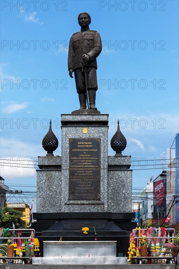 Statue of Prince Prajak Sinlapakom