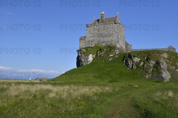 Duart Castle or Caisteal Dhubhairt