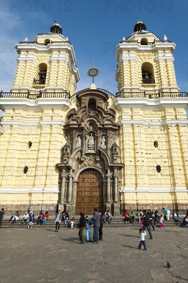 Tourists visiting Convento de San Francisco