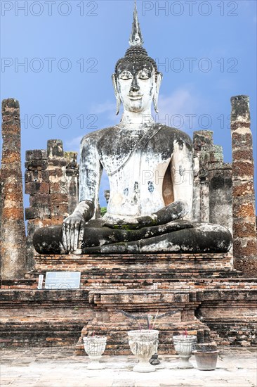 Buddha statue at the ruins of Wat Phra Si Rattana Mahathat temple complex