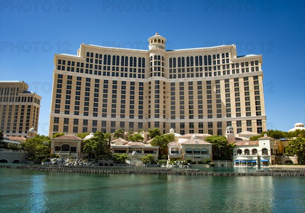 Hotel Bellagio with artificial lake