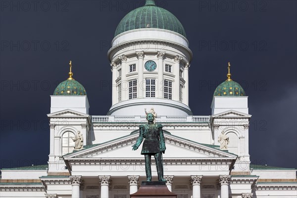 Helsinki Cathedral with the Alexander II Memorial