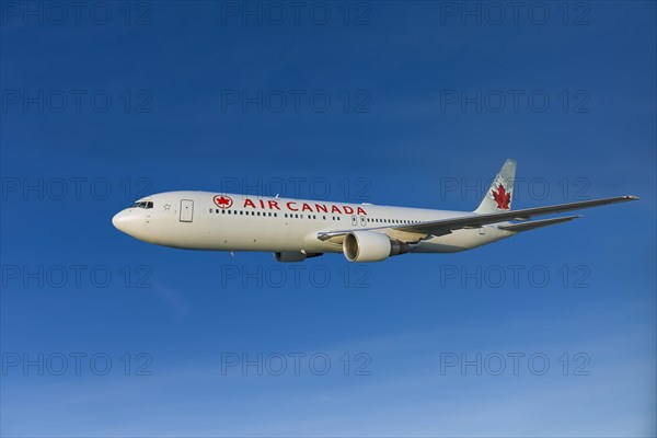Air Canada Boeing 767-333 ER in flight