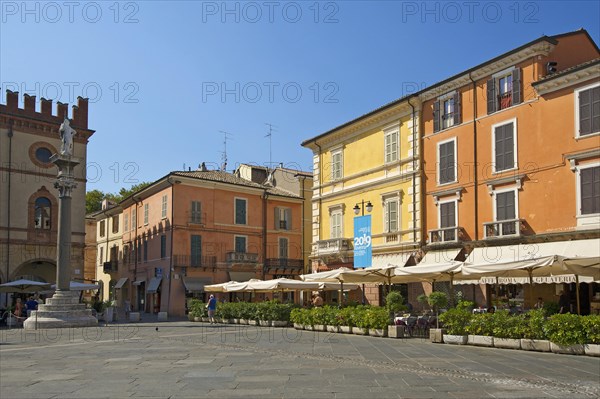 Coffee houses on the Piazza del Popolo