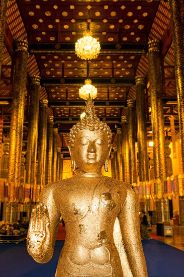 Gilded Buddha at the entrance of Wat Chedi Luang Temple