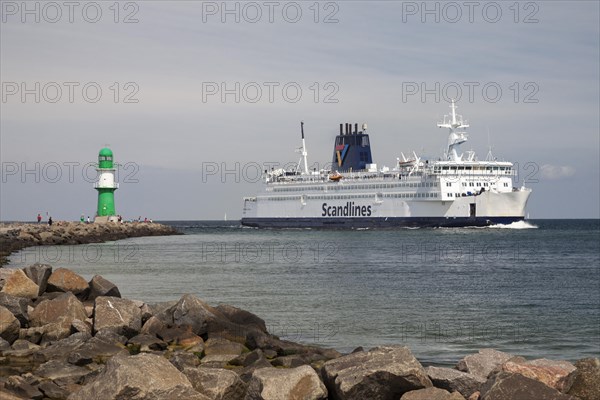 Lighthouse and the Scandlines ferry 'Kronprins Frederic'