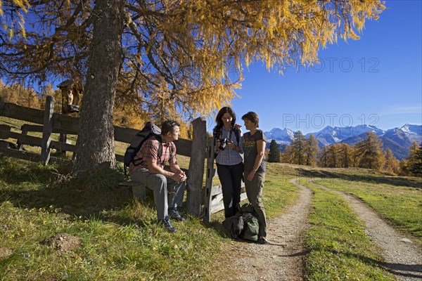 Hikers on the Larchenwiesen meadows