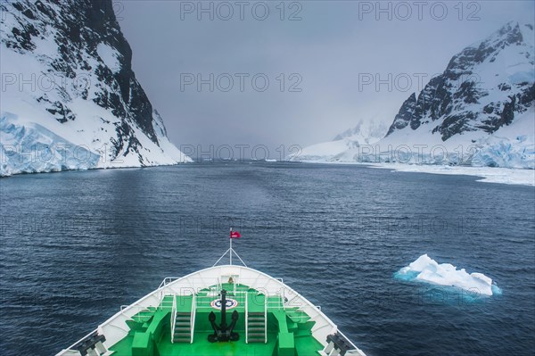 Cruise ship in the Lemaire Channel