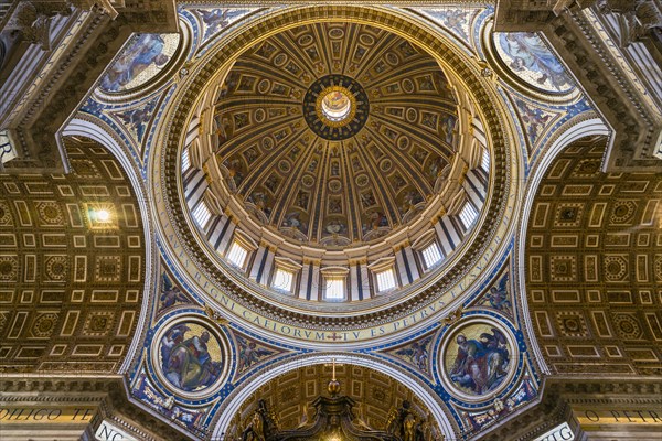 Transept with the dome of the Basilica San Pietro