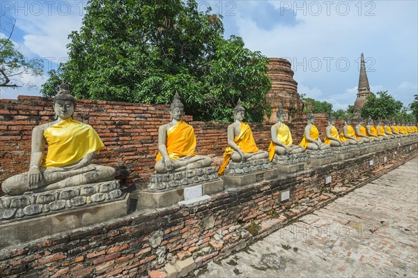 Buddha statues around the central stupa
